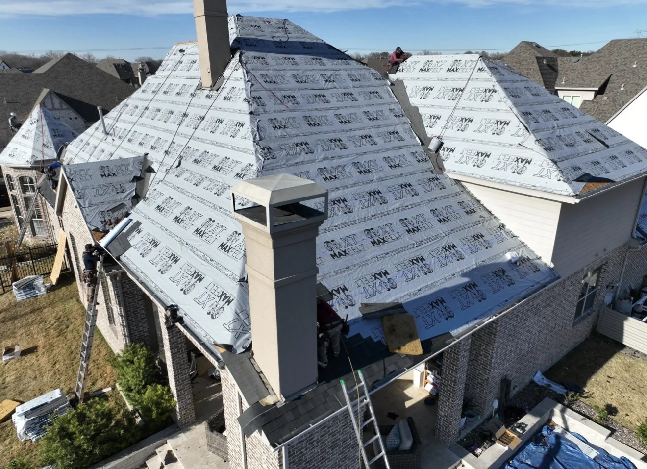 Underlayment: Synthetic underlayment, sealed